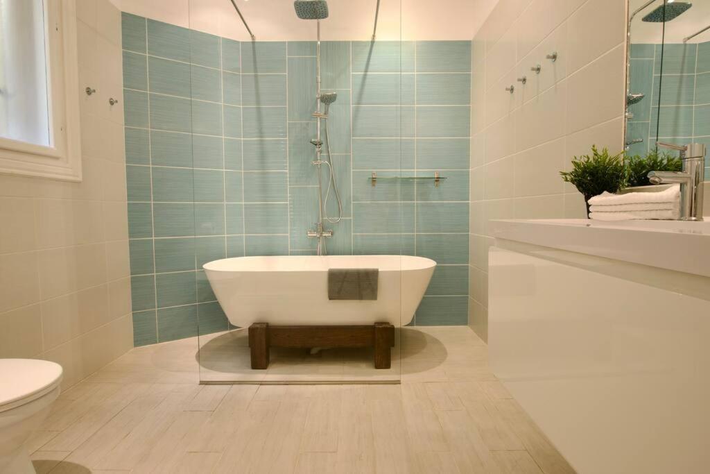 Premium By Hi5- Anker * Budapest