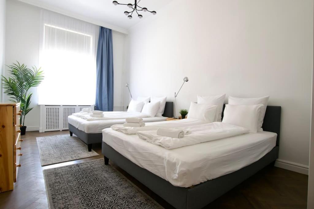 Premium By Hi5- Anker * Budapest