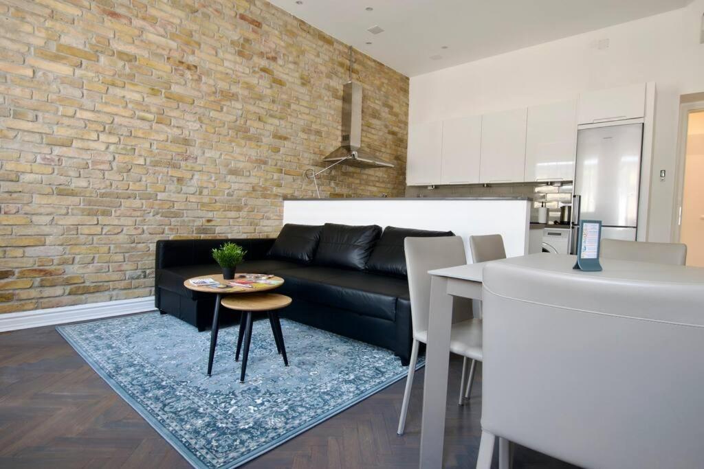 Premium By Hi5- Anker Budapest